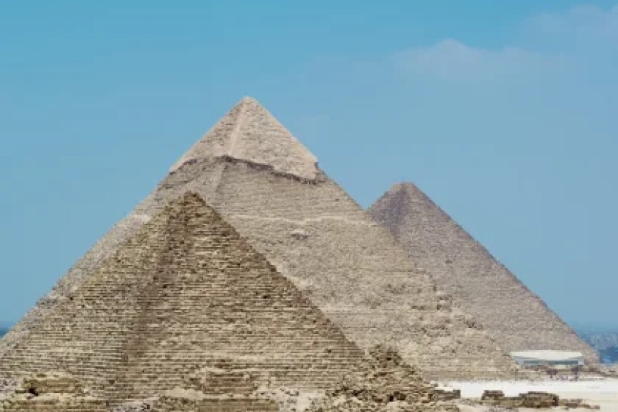 The Great Pyramid of Giza, the oldest of the ancient 7 wonders of the world, is located in